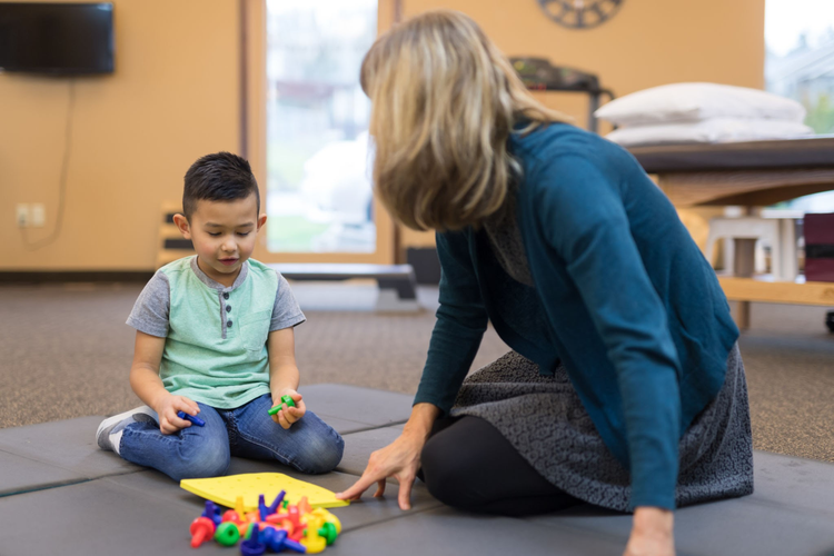 Using structured play and cooperative peer interactions to foster emotional self-awareness in natural, child-friendly settings.